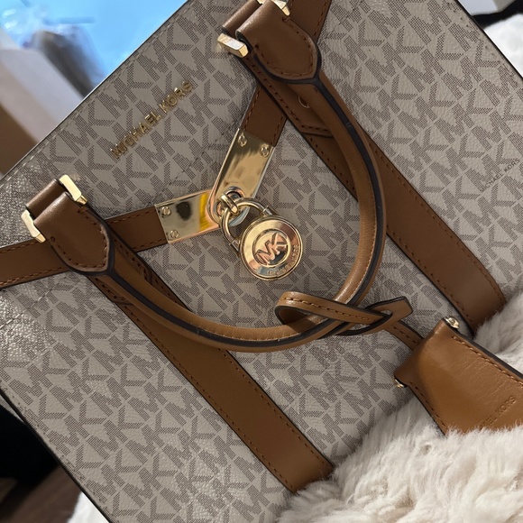 Michael Kors bag - Picture 1 of 3